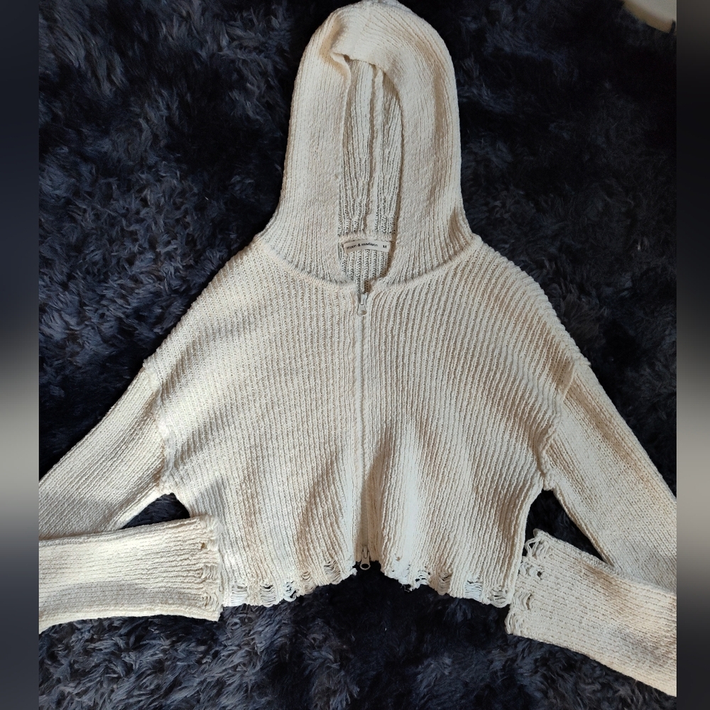 Moon and Madison zip up cropped knit Sweater
